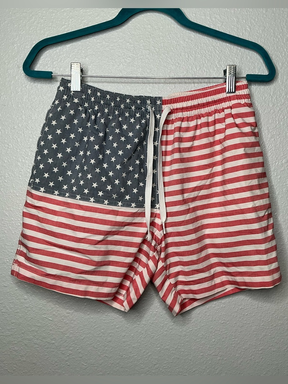 Chubbies America’s 5.5” American Flag Swim Trunks Size Medium
